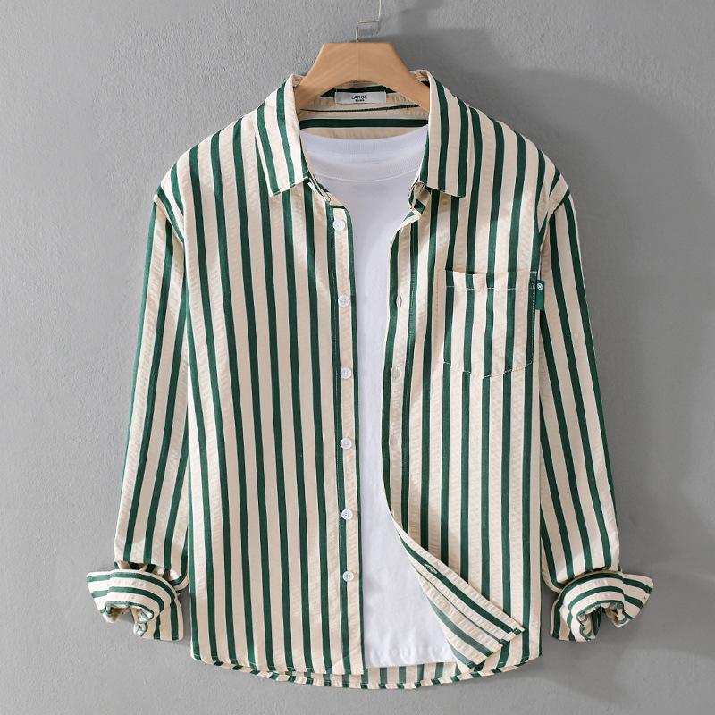 Frühlings- und Herbst-Herren-Langarmshirts mit Streifen sind trendy, bequem, vielseitig und einfach. Hemden für junge Männer.