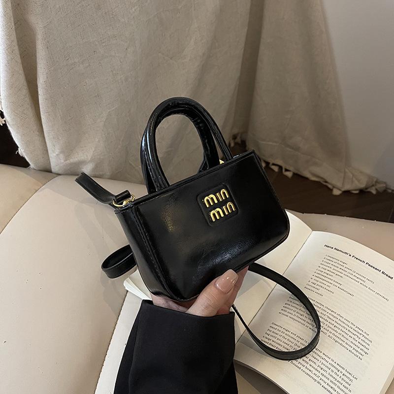 2025 Children's Retro Oil Leather Crossbody & Coin Purse: European & American Fashion for Girls