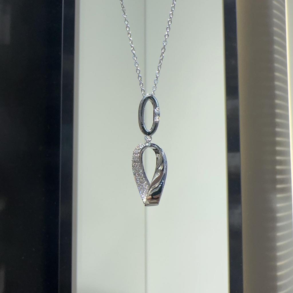 Geometrische Zirkonia Halskette im Vintage-Stil: Leichter Luxus-Anhänger im Hongkong-Stil mit vielseitiger Schlüsselbein-Kette