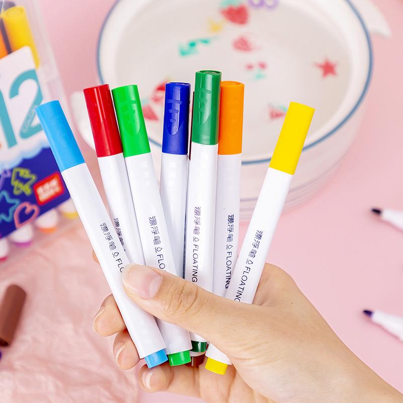 Kreative Wasserkunst: Sehen Sie zu, wie Ihre Designs mit diesem erstaunlichen Stift auf dem Wasser schwimmen.