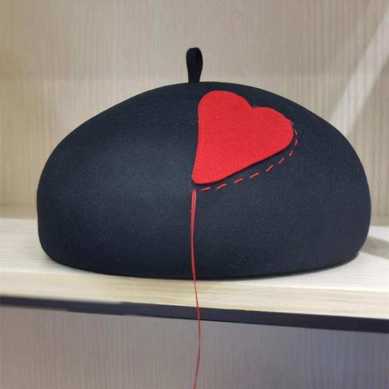 2022 New Fashion Western Style Large Love Sticker Small Label Wool Beret Women Vintage Painter Hat Fashion Felt Hat