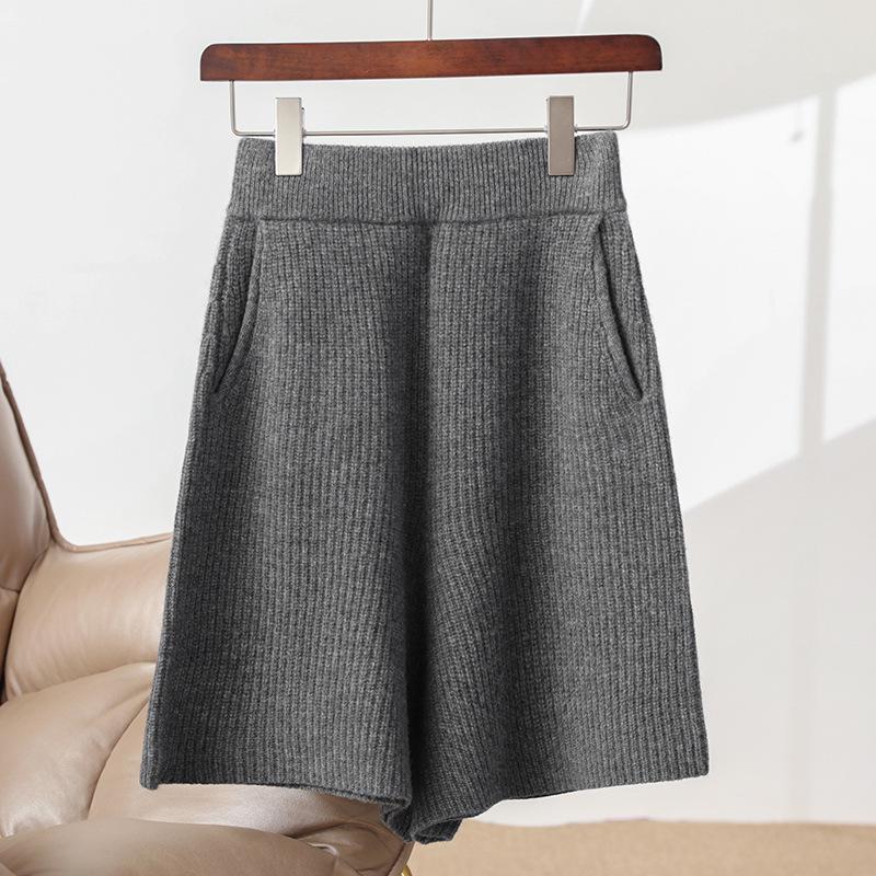 Dámské vlněné pletené šortky s vysokým pasem – Podzim/Zima 2023, Jednobarevné, Zesílené, Štíhlé tříčtvrteční délky