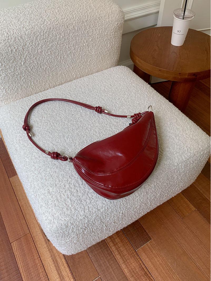 

Korean Trendy Red Saddle Crossbody Bag for Women - Summer 2025 красный