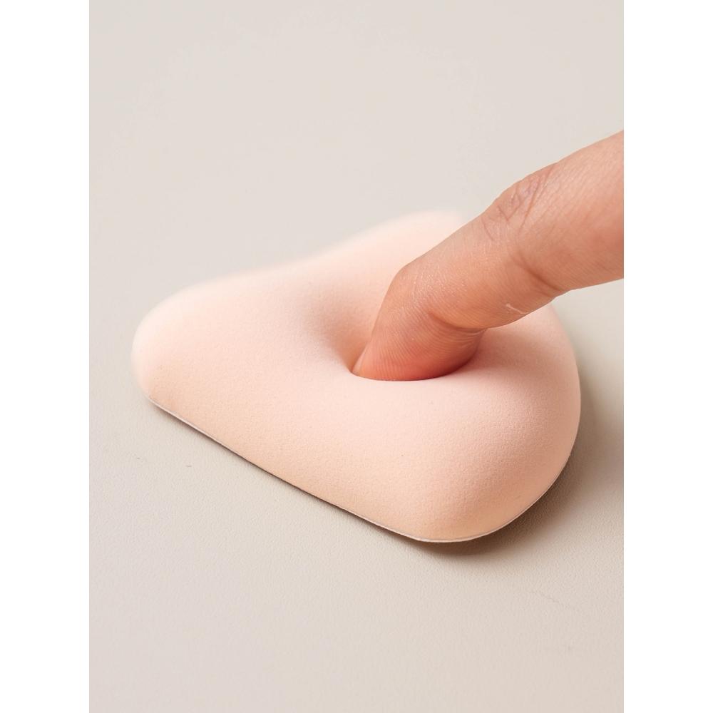 Daiso Mini Triangular Pang Puff