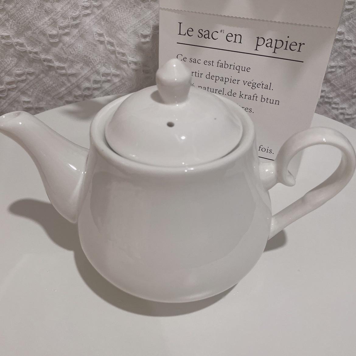 British Home Pure White Ceramic Teapot with Spout Large British Teapot 700ml