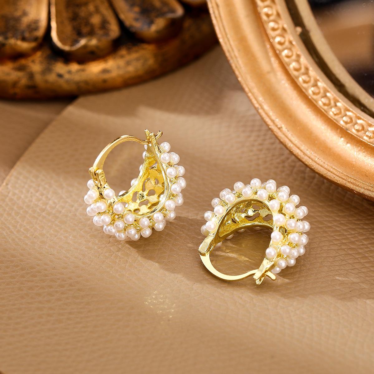 

3D Small Rice Bead Basket Earrings: Fashionable and Versatile Ear Cuffs with Niche Light Luxury 14k