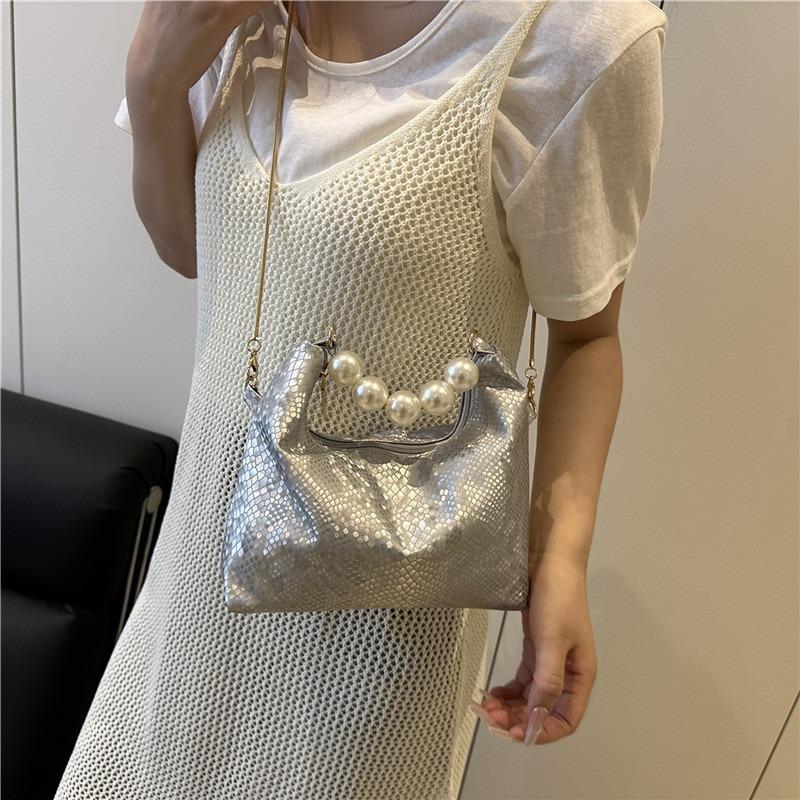 Neue Perlenhandtasche Damentasche neue trendige Mode Wolkentasche vielseitige Kette Umhängetasche