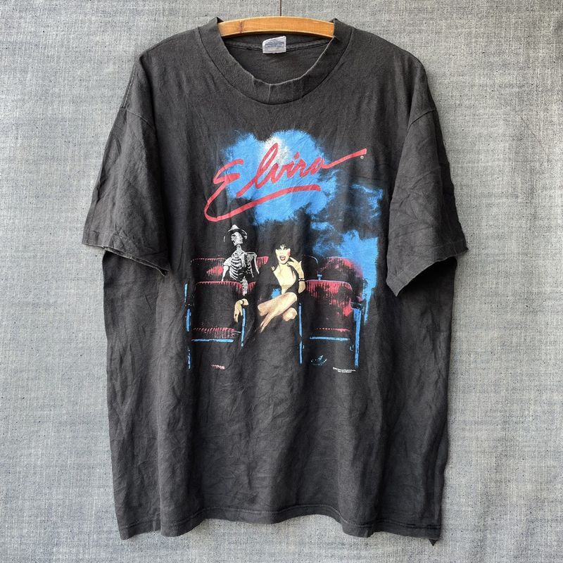 Vintage 1985 Elvira Mistress of the Dark Movie Unisex Tshirt Size S5XL KH11673 XL