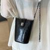 Trendiges neues Nischendesign einfache Handy-Bucket-Bag personalisierte Mode High-Sense-Kette Umhängetasche Frauen