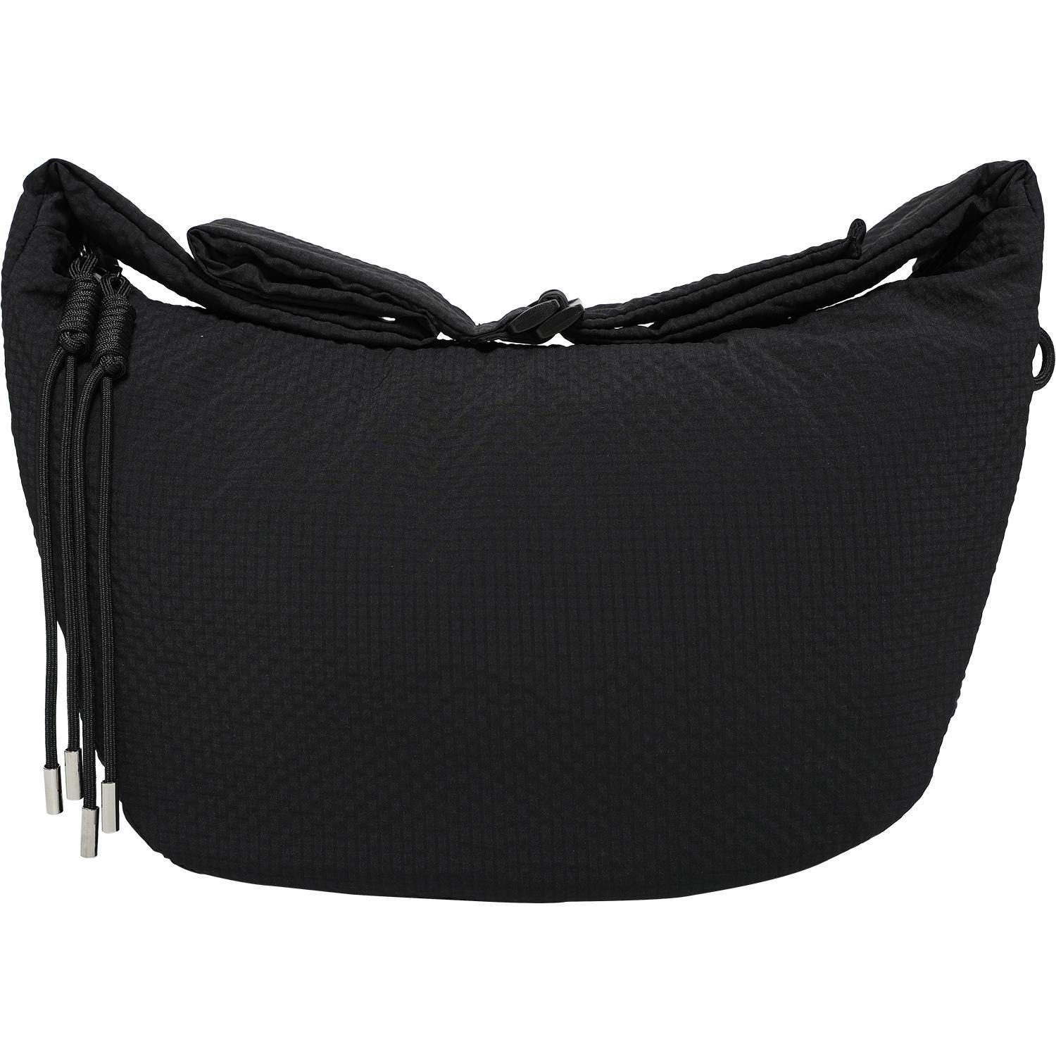 

Эта сумка кроссбоди представляет собой простую, но вместительную сумку-пельмень и универсальную сумку-тоут для поездок. чёрный