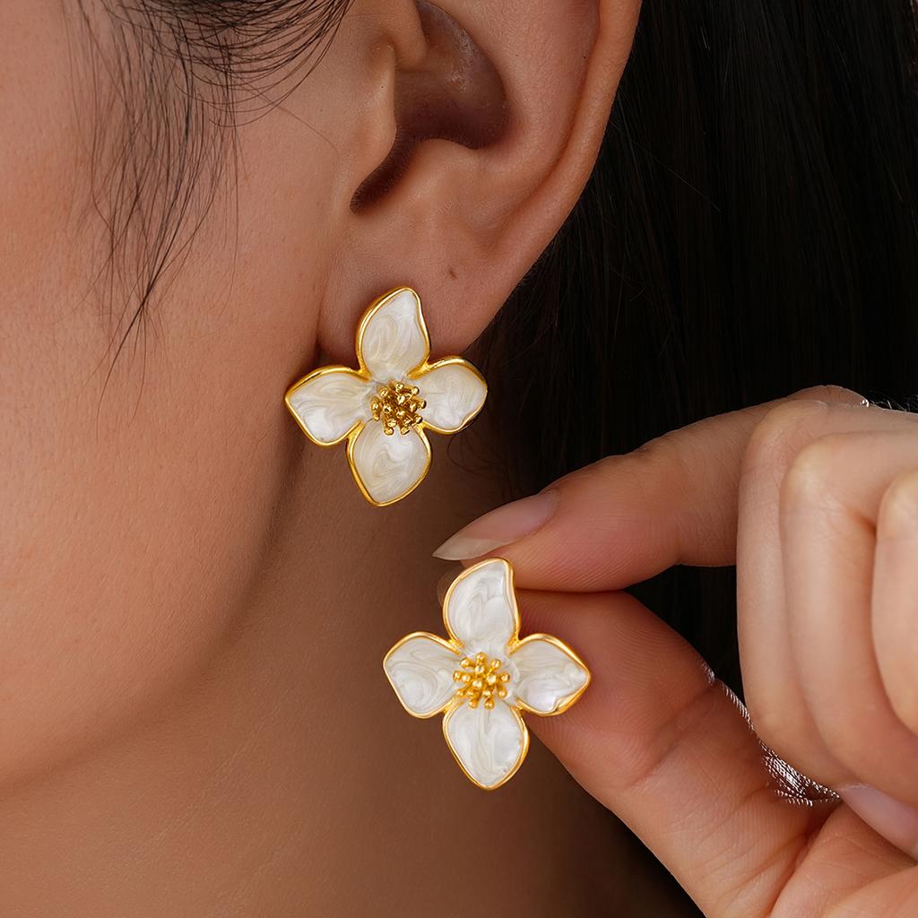 Vintage Floral Design Stud Earring Set for Women French Ins Beige Romantic Earring Trendy Korean Elegant Daily Wear Jewelry Gift