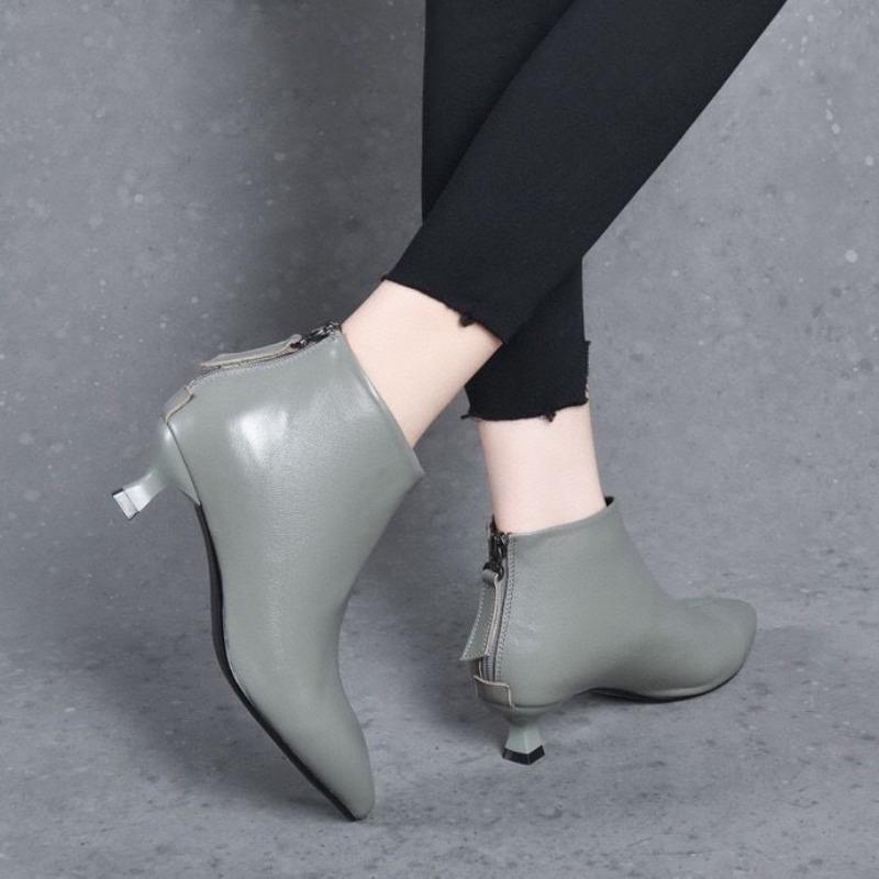 

Женские сапоги Ботинки телесного цвета Короткие сапоги Кожаные сапоги 40 серый