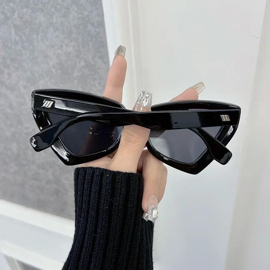 Vintage Classic Square Sunglasses For Women Men Retro Stylish Minimalist Fashion Female Male