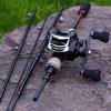 Kastestangsnellekombinasjoner 2,1M/2,4M karbonfiskestang og 17+1BB 7.1:1 Baitcasting-snelle sjøstangsnelle