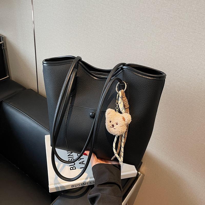 Simple and Fashionable Bucket Bag, New High-end Retro Tote Bag, Large-capacity Commuter Underarm Shoulder Bag.
