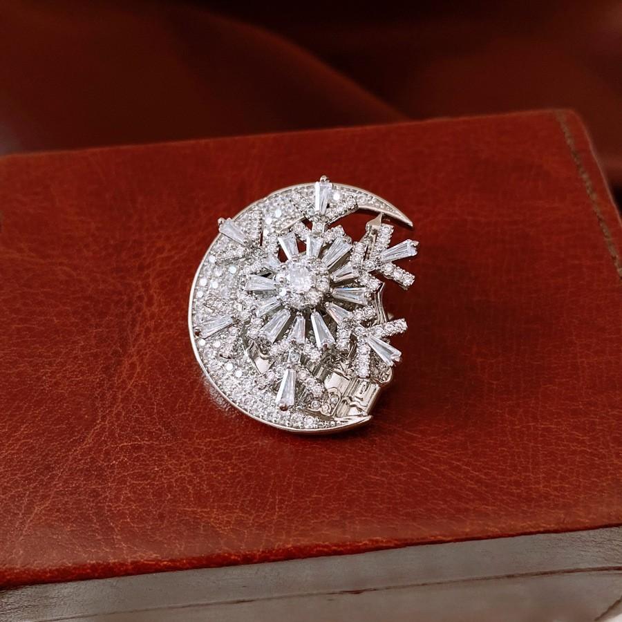 Średniowieczna Vintage Broszka z Kontrastującą Pszczołą Inkrustowana Diamentami Retro Lekki Luksus High-endowa Korsaż Wykwintne Wszechstronne Dodatki Kobiety