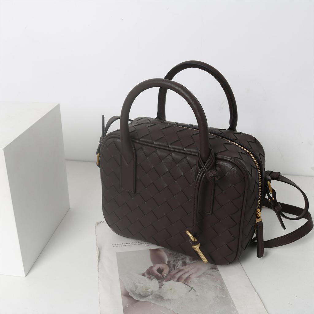 2025 New Getaway Large Capacity Retro Hand Woven Pillow Bag Leather Crossbody Handbag