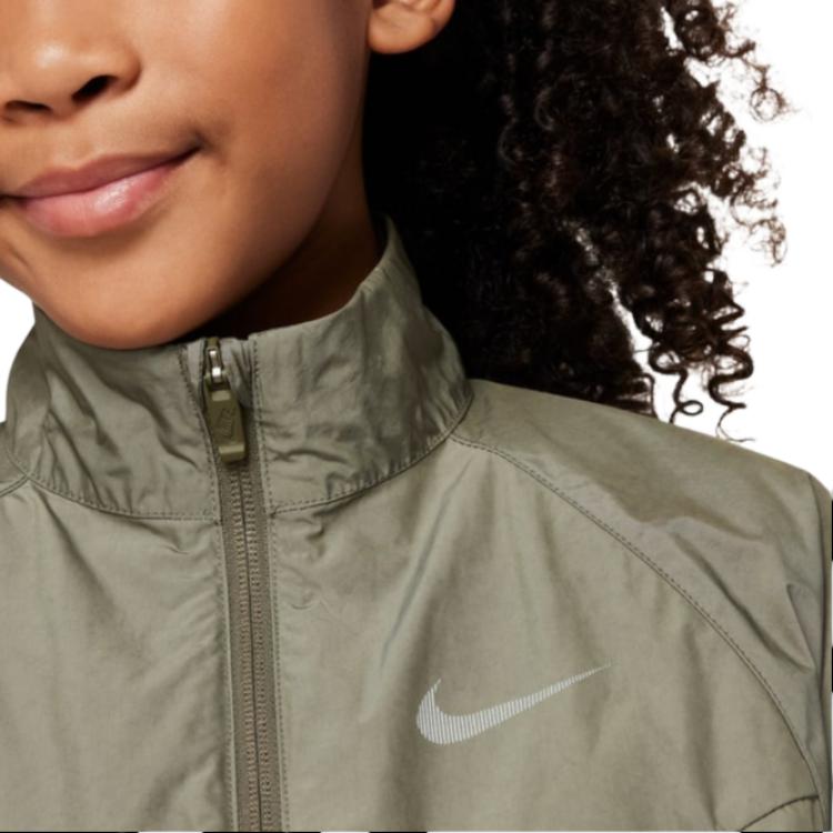 Nike Lockere Jacke mit Logoprint und Stehkragen mit Reißverschluss Langarm Kinder Oberteile Olive FN8656-222
