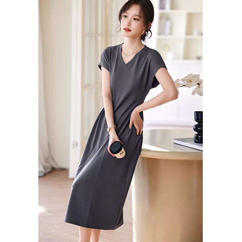 Casual Short-sleeved Dress for Women In Summer New Three-dimensional Pleated Design Waist-hugging and Slimming V-neck Long Skirt