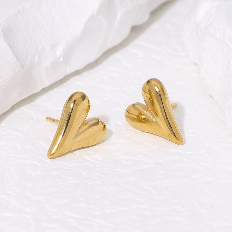 18K Gold-Plated Heart-Shaped Stainless Steel Stud Earrings, Non-fading, High-End, Perfect for Valentine's Day