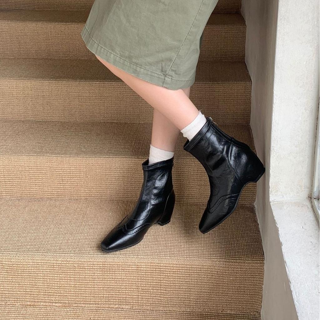 Autumn and winter new French retro inner height increase small square head short boots women's thin boots thick heel Chelsea boots women