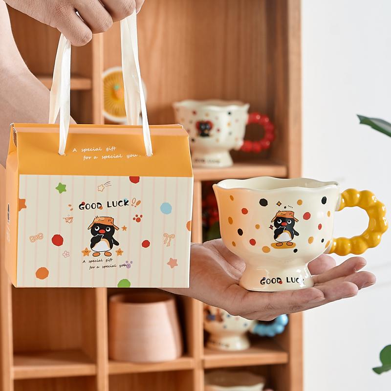 

Christmas Cup Souvenir: Practical Gift for Girls - Ideal for Birthdays, Student Prizes, or Holiday Gifts