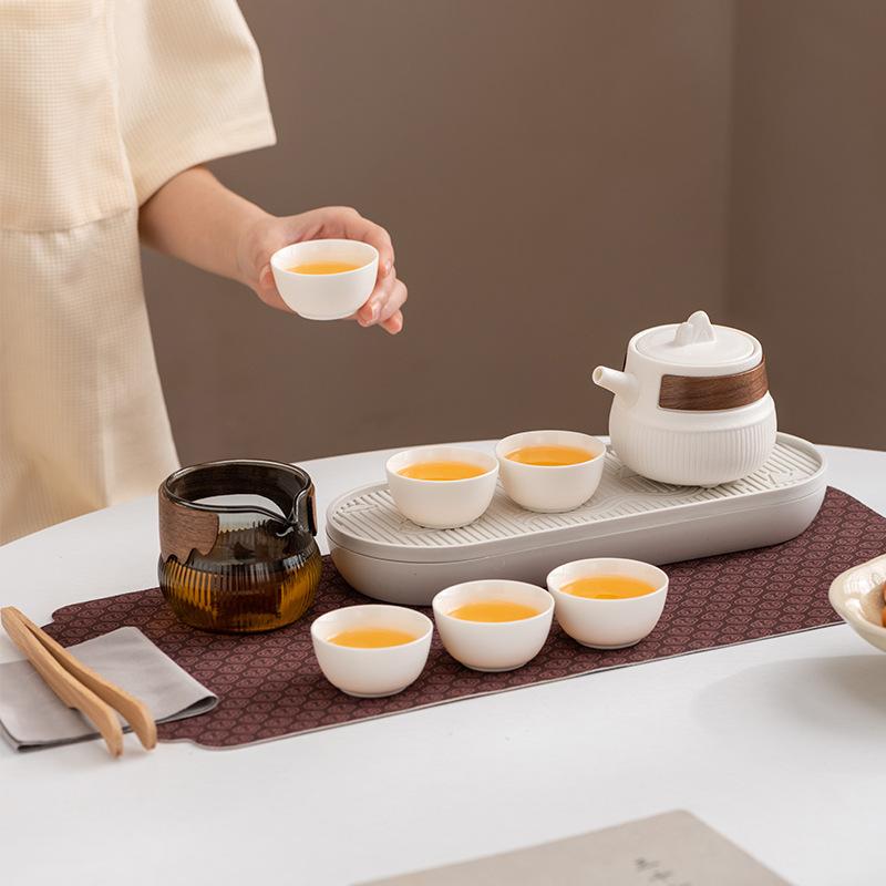 Tragbares Kung Fu Reise-Teeset Speckjade Porzellan High-End Business Teekanne Teetasse Geschenke Leichter Luxus Ein Kännchen Sechs Tassen