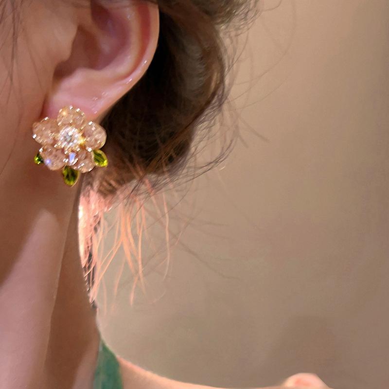 Flower pearl stud earrings high-end exquisite earrings summer niche versatile earrings women