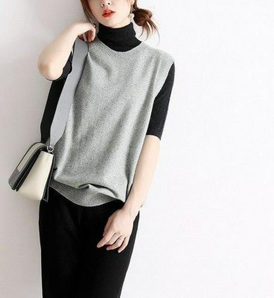Women's Knitted Wool Vest: Short Round Neck Sweater for Layering In Spring and Autumn.