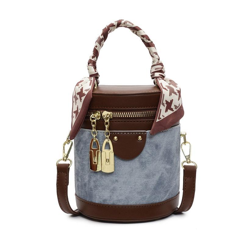 Niche design bag new spring casual fashion personalized messenger bag portable bucket bag