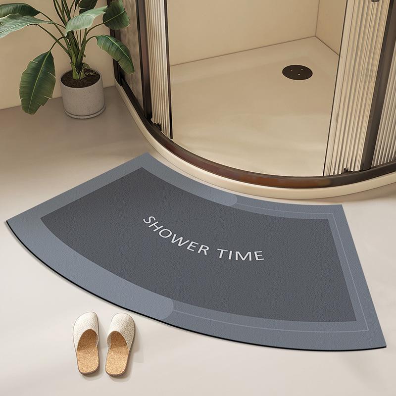 

Изогнутый веерообразный коврик для пола в ванной комнате Коврик для душевой комнаты Диатомовая грязь Сильный впитывающий коврик Противоскользящий коврик для ног на дверь ванной комнаты 40 * 75CM