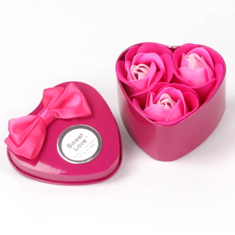 Valentine's Day Heart-Shaped Rose Soap Flower Gift Box for Girlfriend - Creative Souvenir