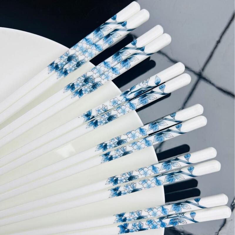 Набор палочек для еды из костяного фарфора «Синий павлин» из Цзиндэчжэня