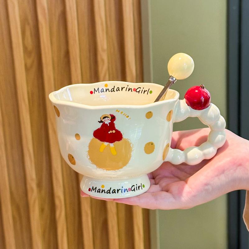 Send a birthday gift to a girlfriend, a cute cherry girl ceramic mug, a girl's souvenir gift box, and a graduation gift.