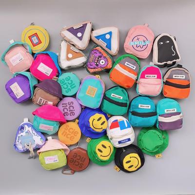 Bunter Kopfhörer- & Münzbörsen-Anhänger Mini-Rucksack mit Pilzhaus-Design und Handy-Lanyard