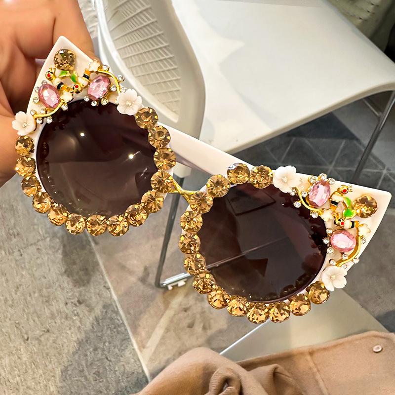 Non-polarized Cat Eye Sunglasses Fashion Handmade Rhinestone Sun Glasses for Women Flower Decoration Party Eyeglasses