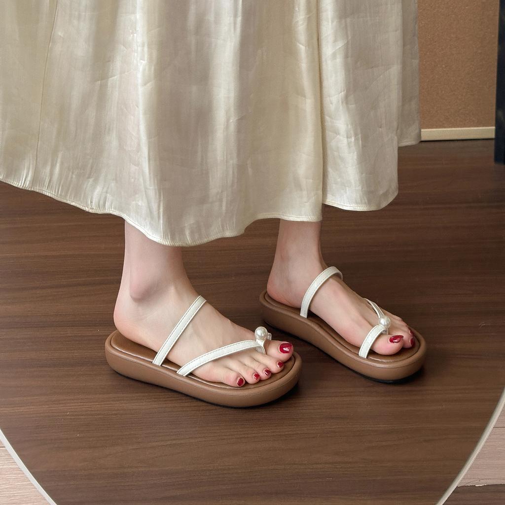 2025 Women's New Toe Clamped Slippers for Women's Summer Outdoor Wear Metal Buckle Flat Bottomed Beach Sandals