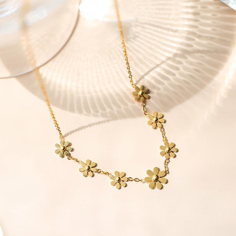 Colorfast Titanium Steel Necklace with Daisy Pendant - Versatile, Niche Design for Women