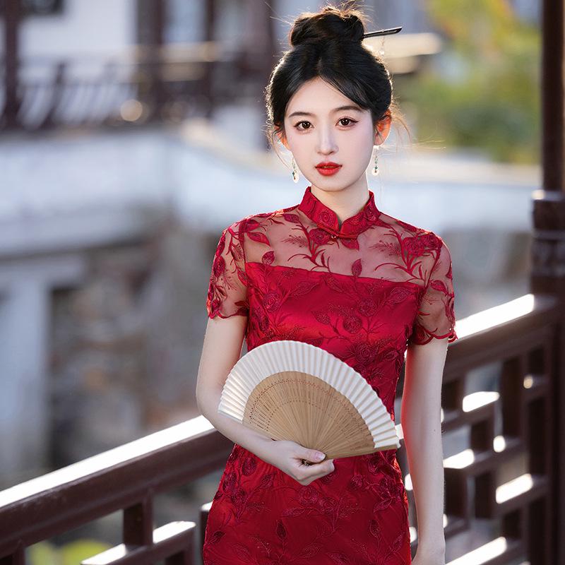 2025 Frühling/Sommer Mesh Stickerei Mittellanges Schlitz Cheongsam Kleid