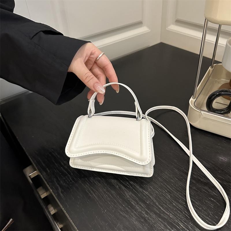 Indentation Autumn and Winter New Fashion Texture Solid Color Shoulder Crossbody Handheld Women's Small Square Bag Tide