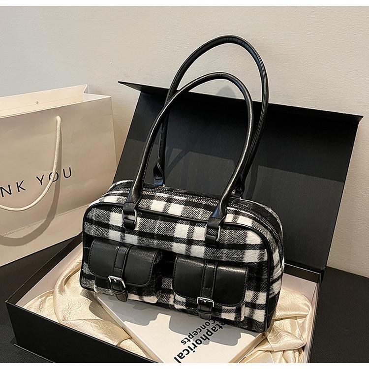 IELGY Commuter Large-Capacity Woolen Bag Autumn Winter All-Match One-Shoulder Underarm Portable