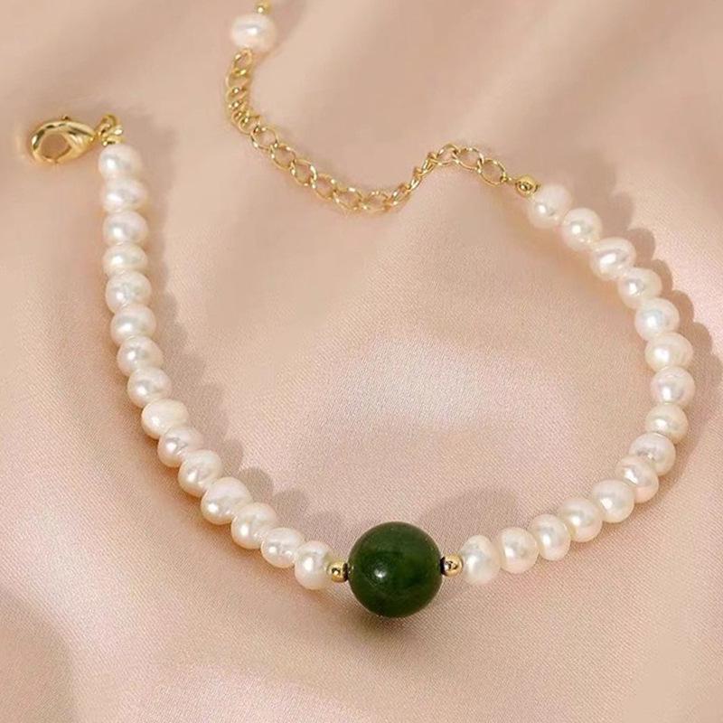 

«Элегантный французский ретро-браслет с жемчугом: Легкая роскошь и универсальный дизайн для женщин.