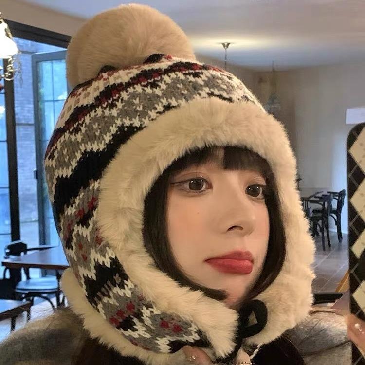 Wool hat female retro shows small face, winter plush thickened warm riding ear protection cold Lei Feng hat tide