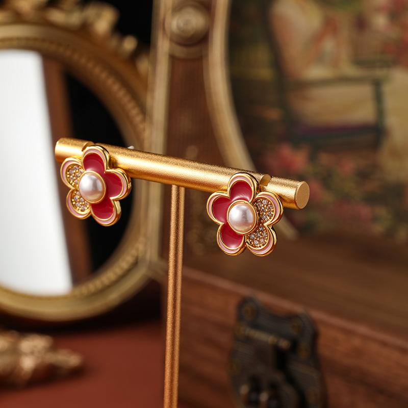 Women's Light Luxury Design Elegant Imitation Pearl Flower Earrings Fashionable And Versatile Niche Design Earrings