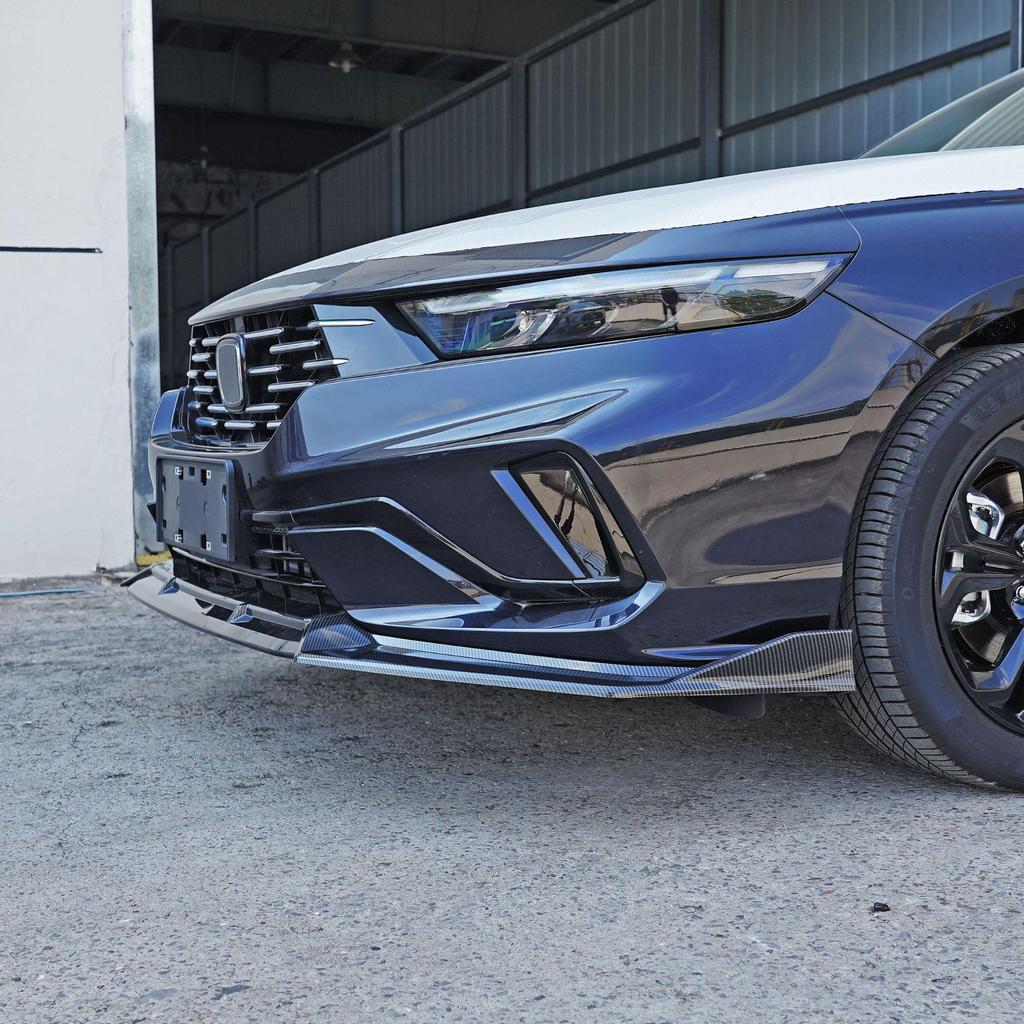 Accord Sport Model 25. generace: Sada bezvrtákových předních splitterů, zadního spoileru, bočních prahů a zadního difuzoru.