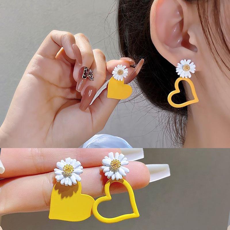 Silver Daisy Heart Flower Earrings - Dongdaemun Early Spring Style