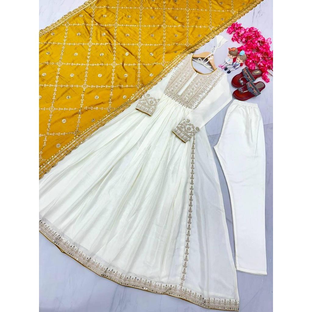 *Uvádíme nový vzhled oblečení na párty Pur Chinon Silk Fancy Anarkali šaty, Dupatta & Bottom Set*