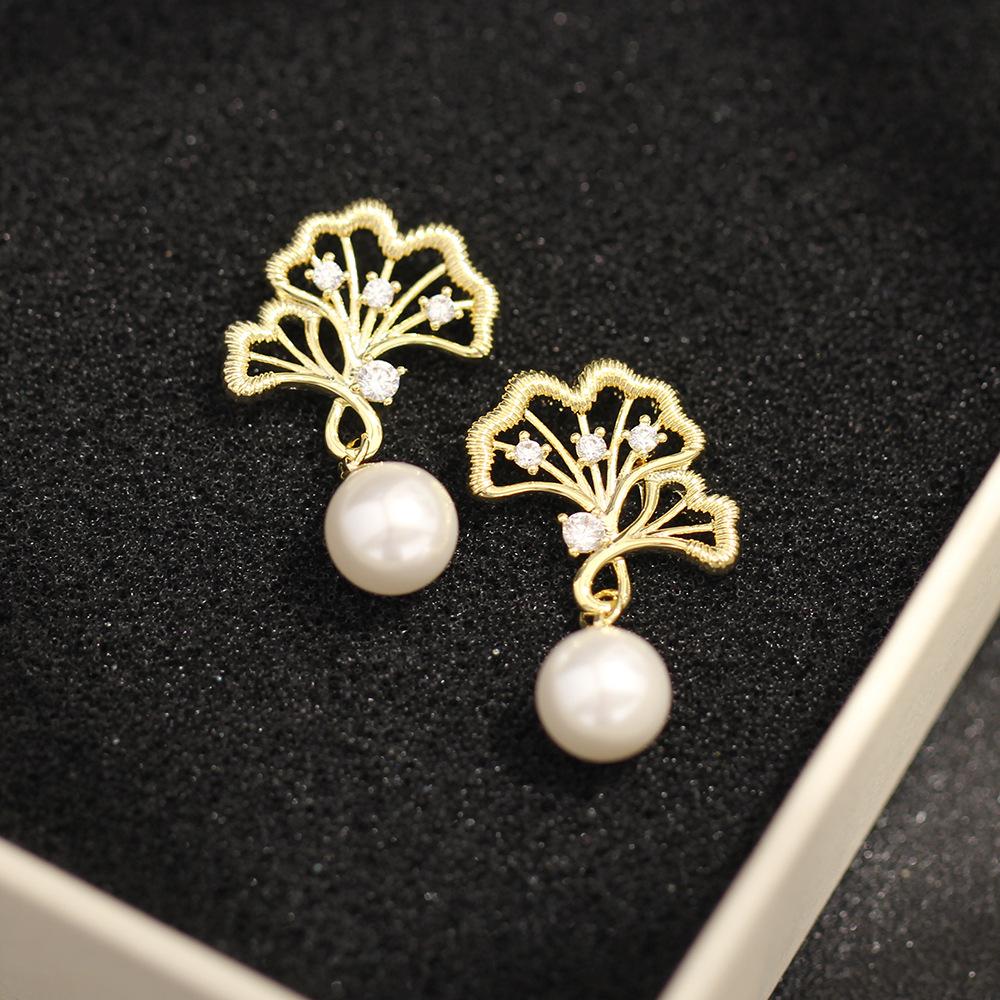 Французские ретро полые серьги-гвоздики с цирконом, гинкго билоба и жемчугом, легкая роскошь, темперамент, высокая мода, нишевые женские модели