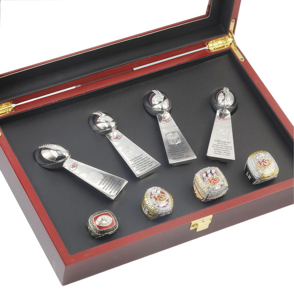 Kansas City Chiefs Kampioensring Set (4-delig, 1969, 2019, 2022, 2023) met gegraveerde trofee