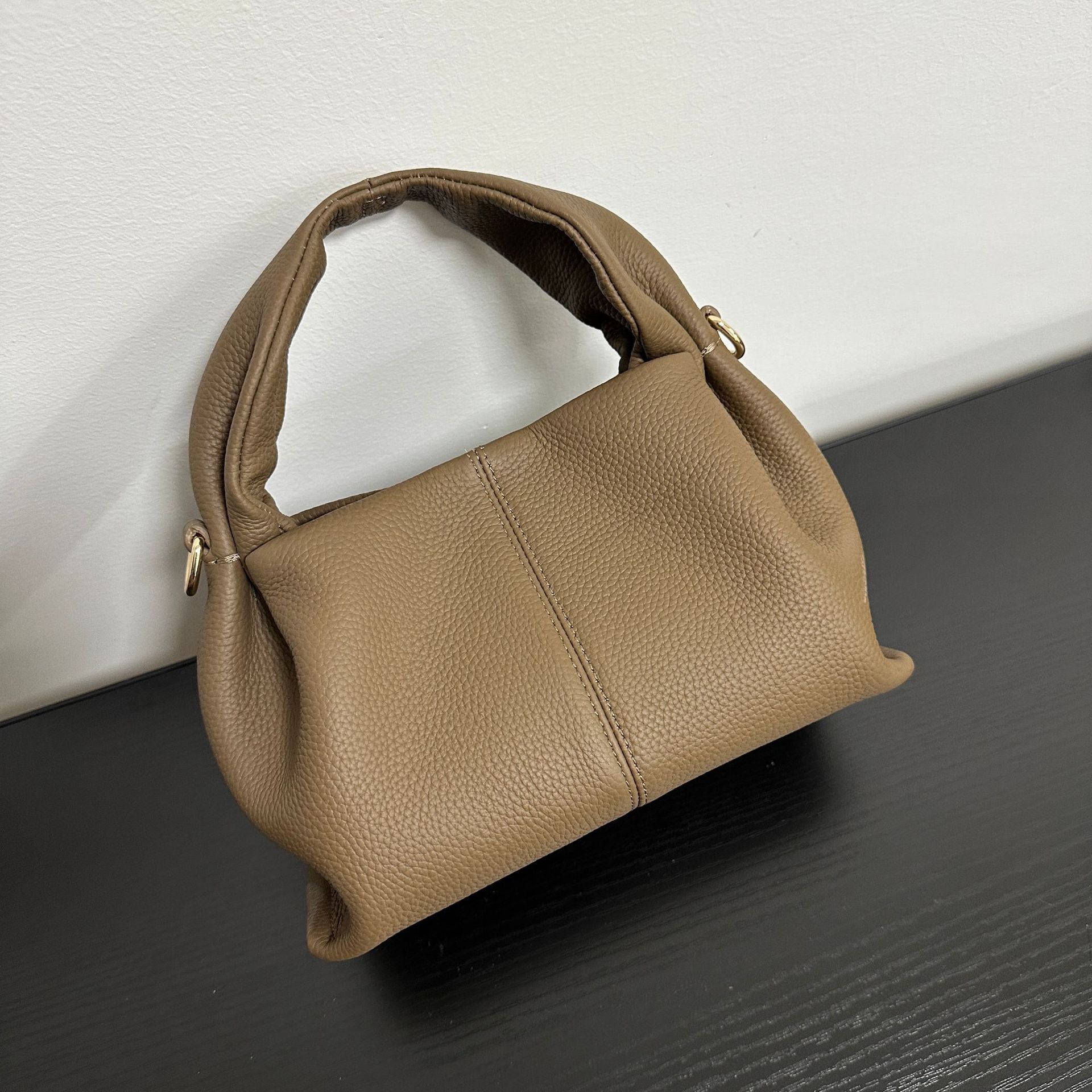 

Haute Couture First Layer Cowhide Pleated Cloud Bag Niche High-end Handbag Oblique Span Shoulder Bag Women s 2026 New 23cm*13cm*14cm